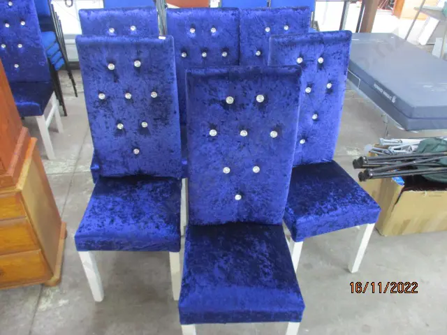 6 Crystal Chairs Image 1++