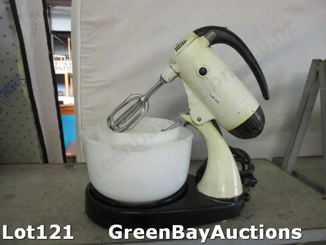 Vintage Cake Mixer Image 1++