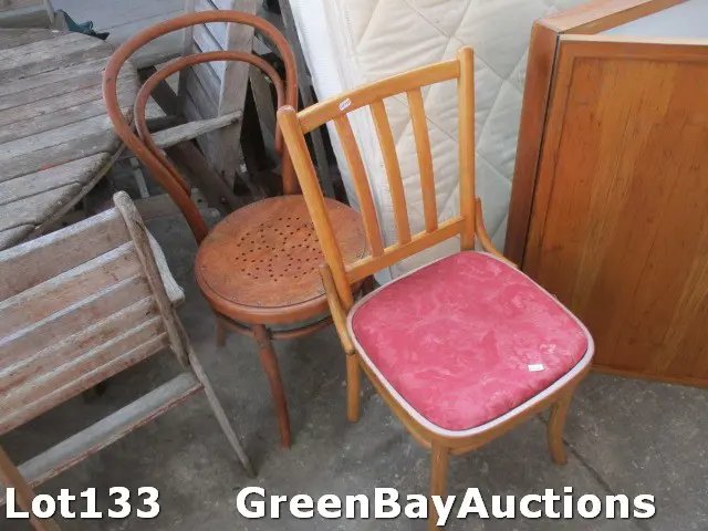 2 Chairs Image 1++