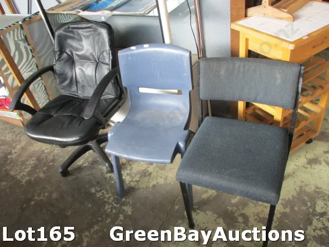 3 Chairs Image 1++