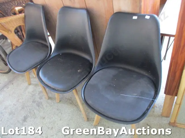 3 Chairs Image 1++