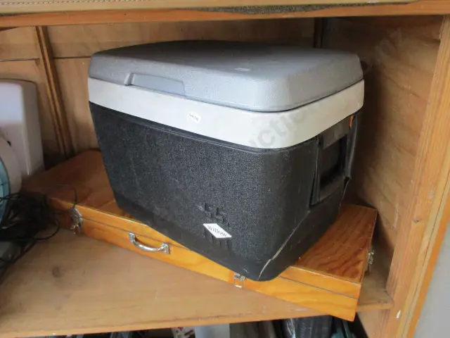 Chilly Bin and Gun Case Image 1++