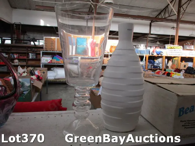 2 Large Vases Image 1++