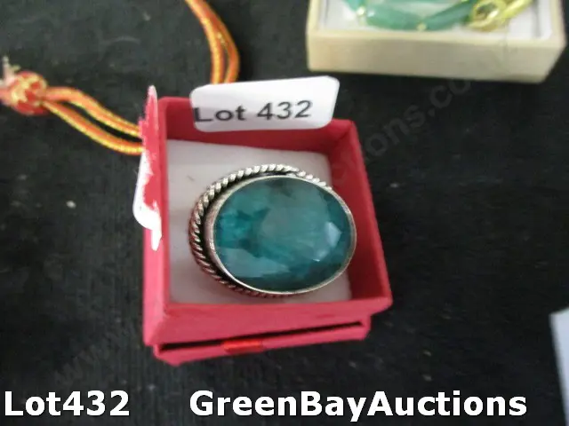 Emerald Ring Image 1++