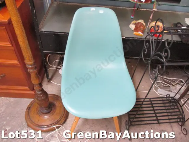 Retro Chair Image 1++