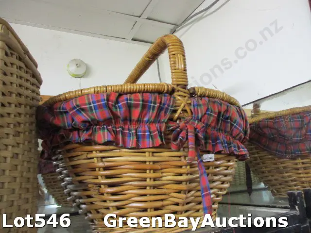 Picnic Basket Image 1++