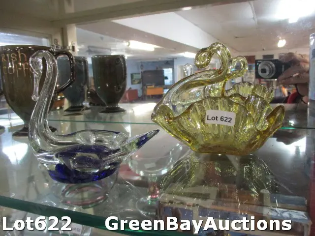 2 Pieces Art Glass Image 1++