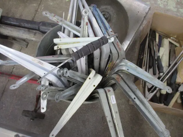 Shelving Brackets Image 1++