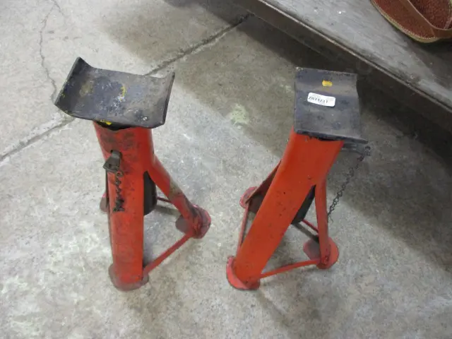 Pr Axel Stands Image 1++