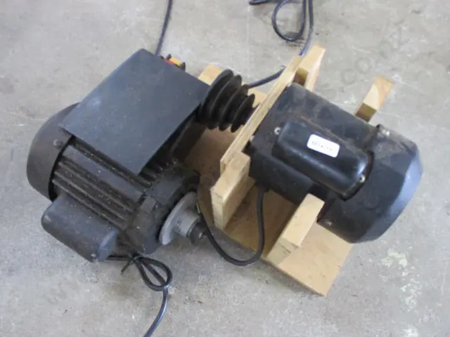 2 Electric Motors Image 1++