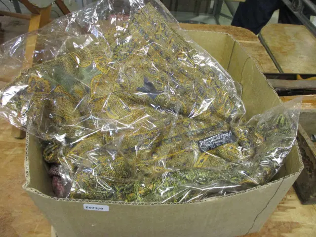 Box Pashmina Image 1++