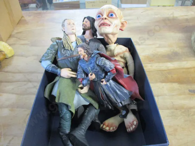 Action Figures Image 1++