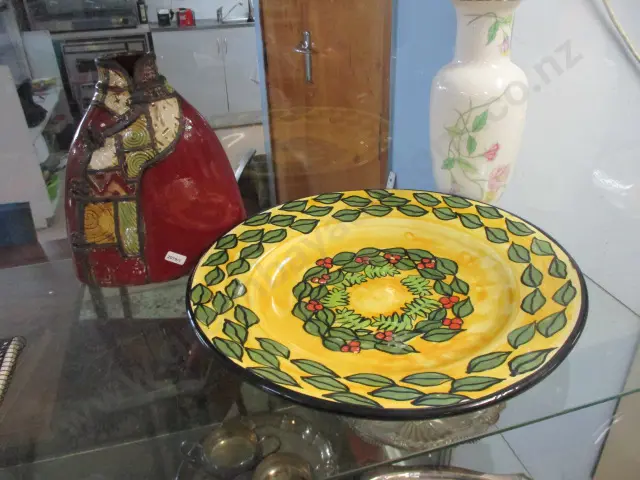 Charger and 2 vase Image 1++
