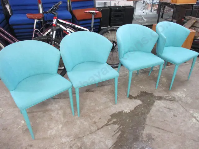 4 Chairs Image 1++