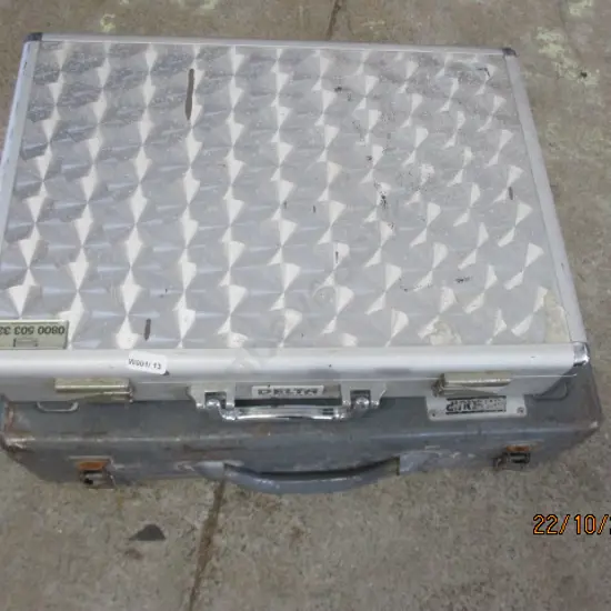 2 Metal Cases