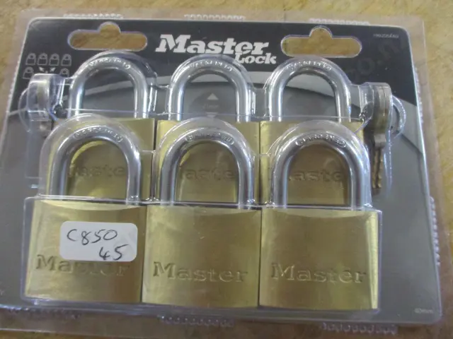 6 Padlocks Image 1++