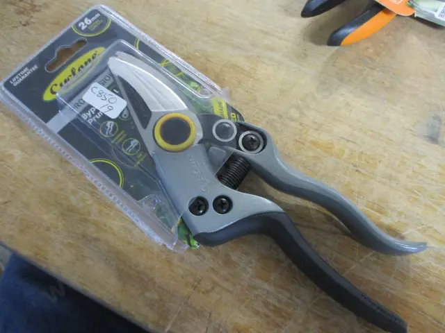 Shears Image 1++