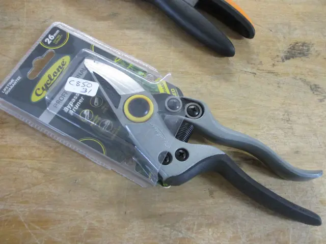 Shears Image 1++