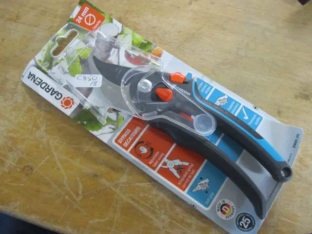 Shears Image 1++
