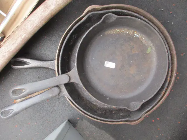 Cast Iron Pans Image 1++