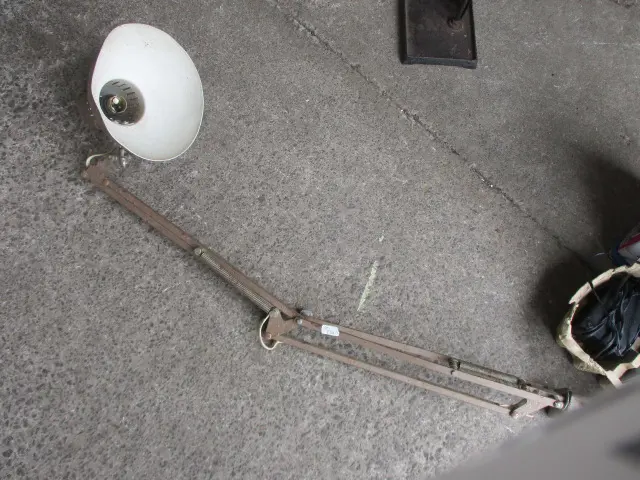 Lamp for Parts Image 1++