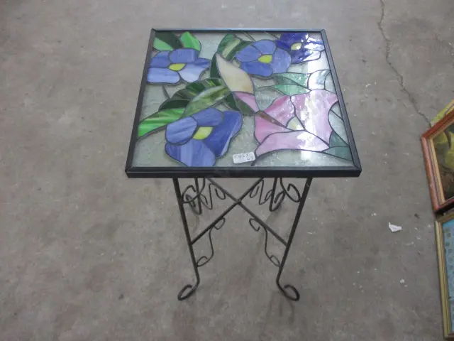 Side Table Image 1++