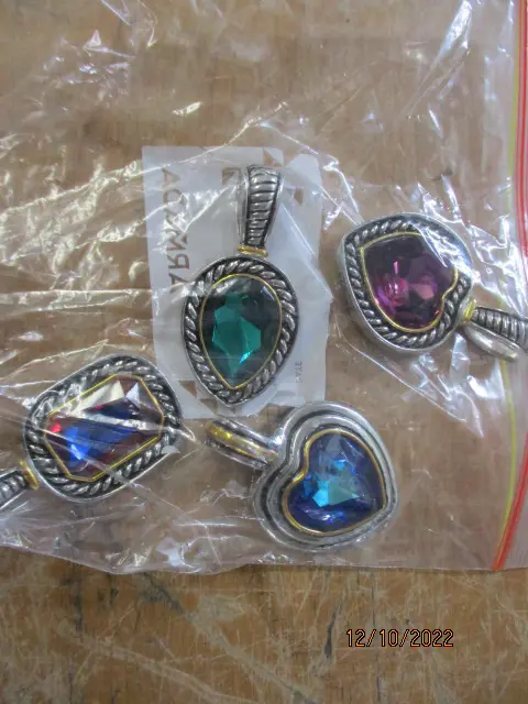 Pendants Image 1++