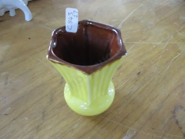 C/Lynn Vase Image 1++