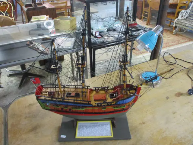 Model Boat Image 1++