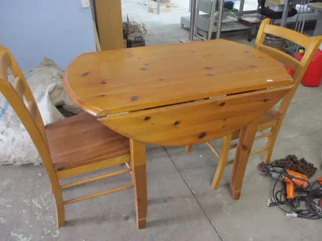 Table and 2 Chairs Image 1++