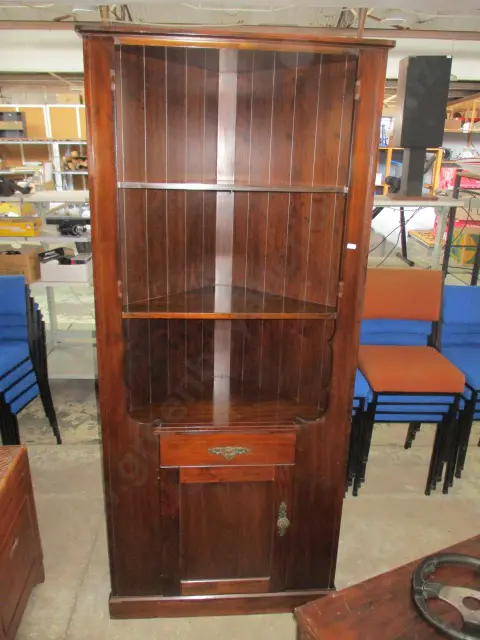 Corner Cab Image 1++