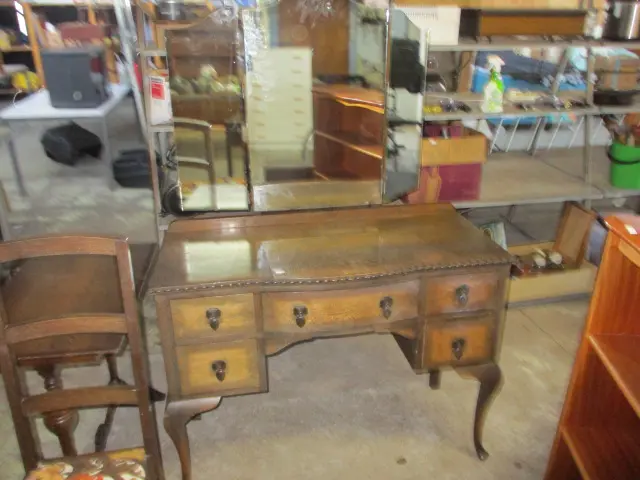 Oak Dressing Table Image 1++