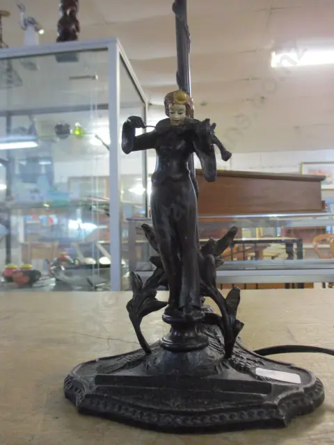 Figural Lampbase Image 1++