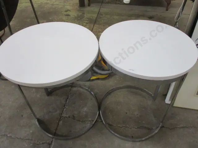 2 Side Tables Image 1++