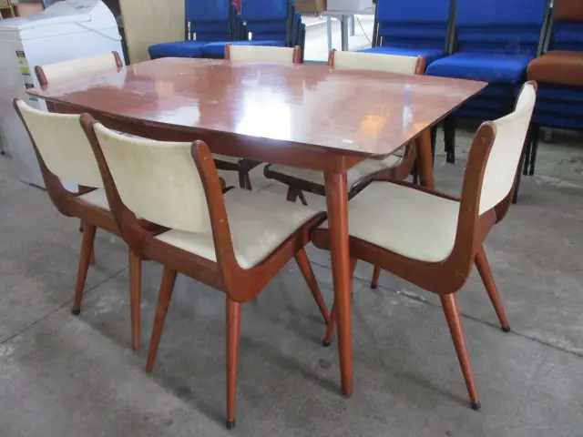 Mid Century Table and Chairs Image 1++